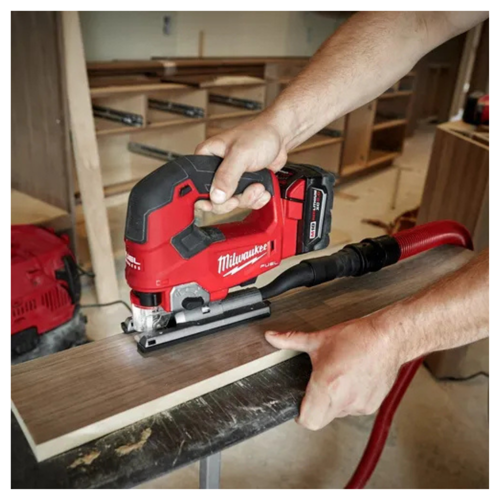 Sierra caladora Milwaukee M18 FUEL 2737-20 – 0–3500 SPM, carrera 1", bisel 45°, LED y extracción de polvo (tool-only)