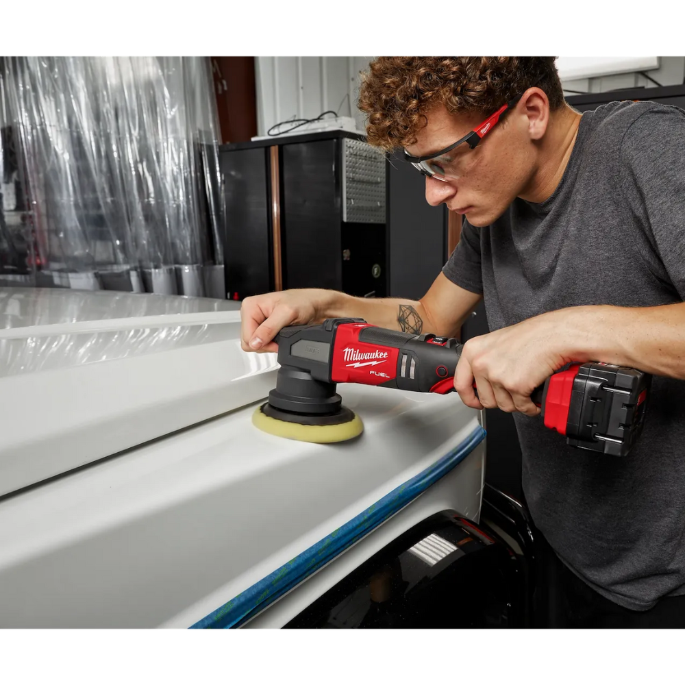 Pulidora orbital aleatoria Milwaukee M18 FUEL – 18V, velocidad variable, baja vibración, pads 125/150 mm (tool-only)