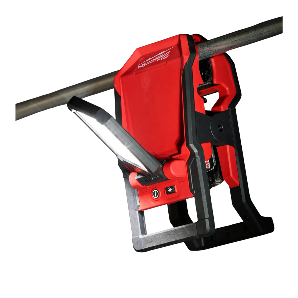 Reflector Milwaukee M18 ROVER – 1500 lúmenes – abrazadera